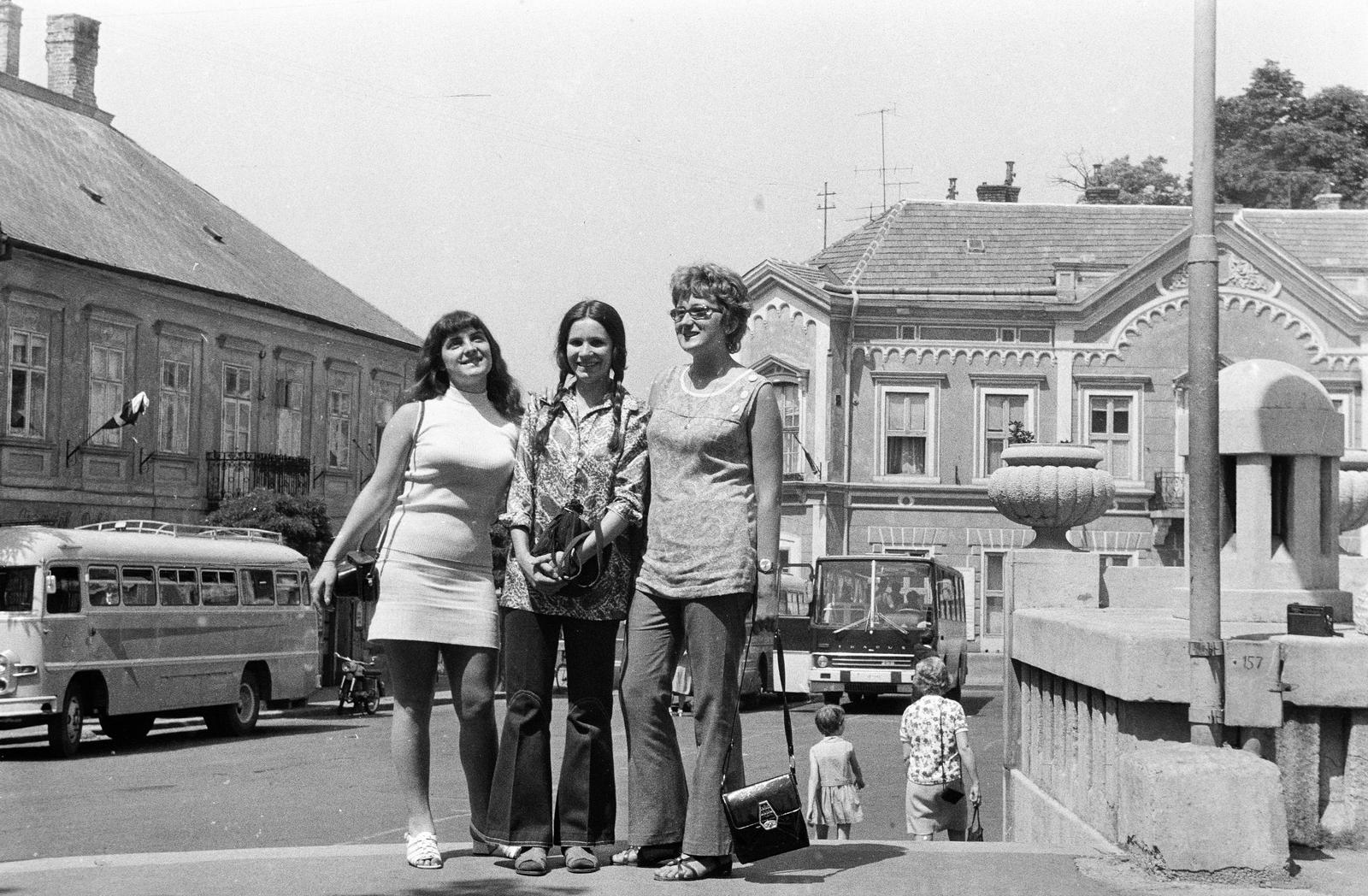 Hungary, Veszprém, Óváros (Vöröshadsereg) tér., 1974, Mezei Attila, Fortepan #293228