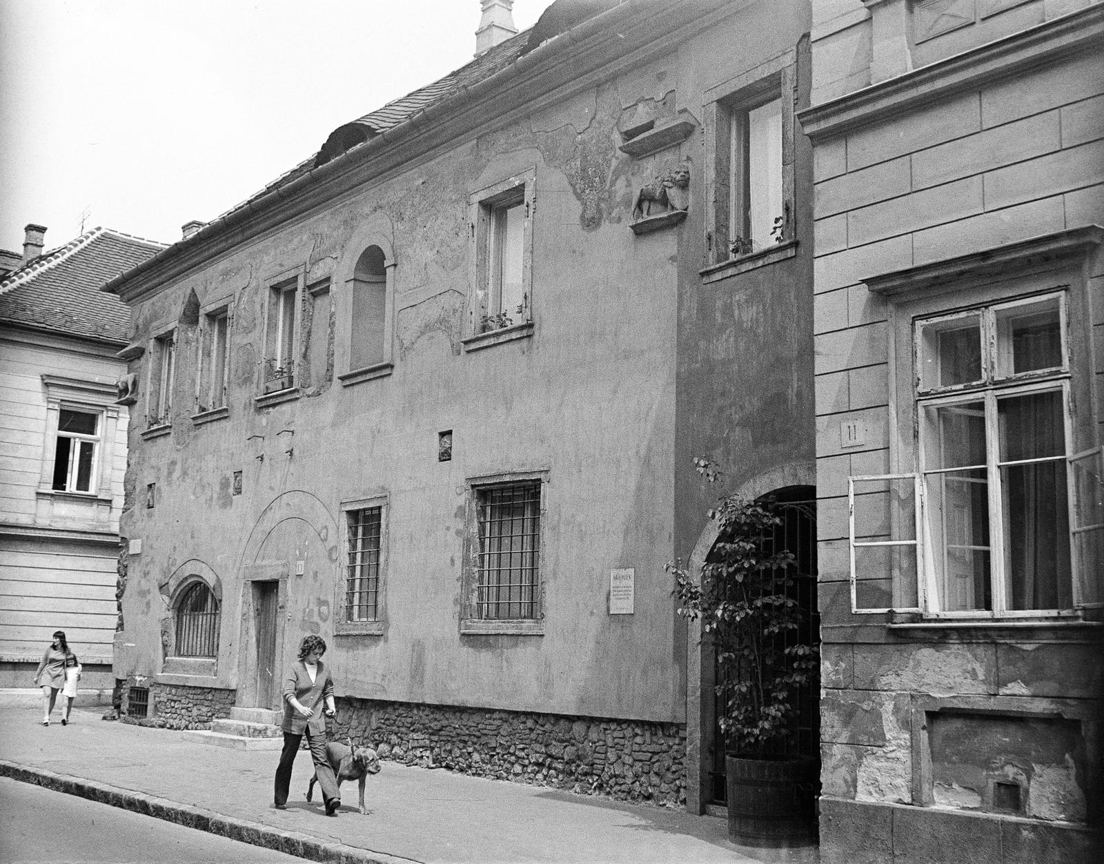 Magyarország, budai Vár, Budapest I., Úri utca, a 13-as számú ház az Anna utca sarkán., 1978, Mezei Attila, Léczfalvi, Budapest, Fortepan #293237