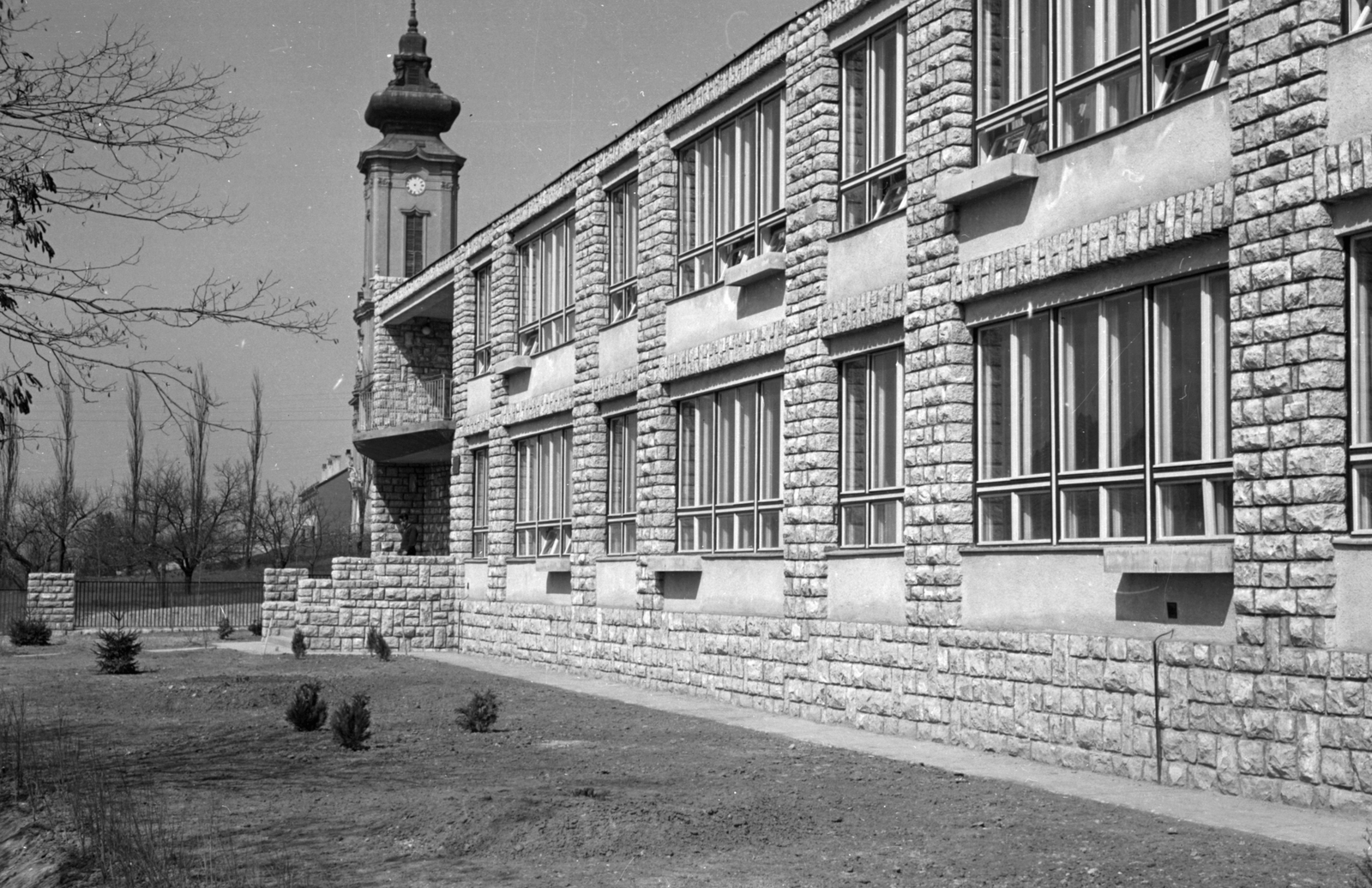 Hungary, Veszprém, Jutasi (Felszabadulás) út, Táncsics Mihály Szakközépiskola., 1966, Építésügyi Dokumentációs és Információs Központ, VÁTI, school, church, Fortepan #29325