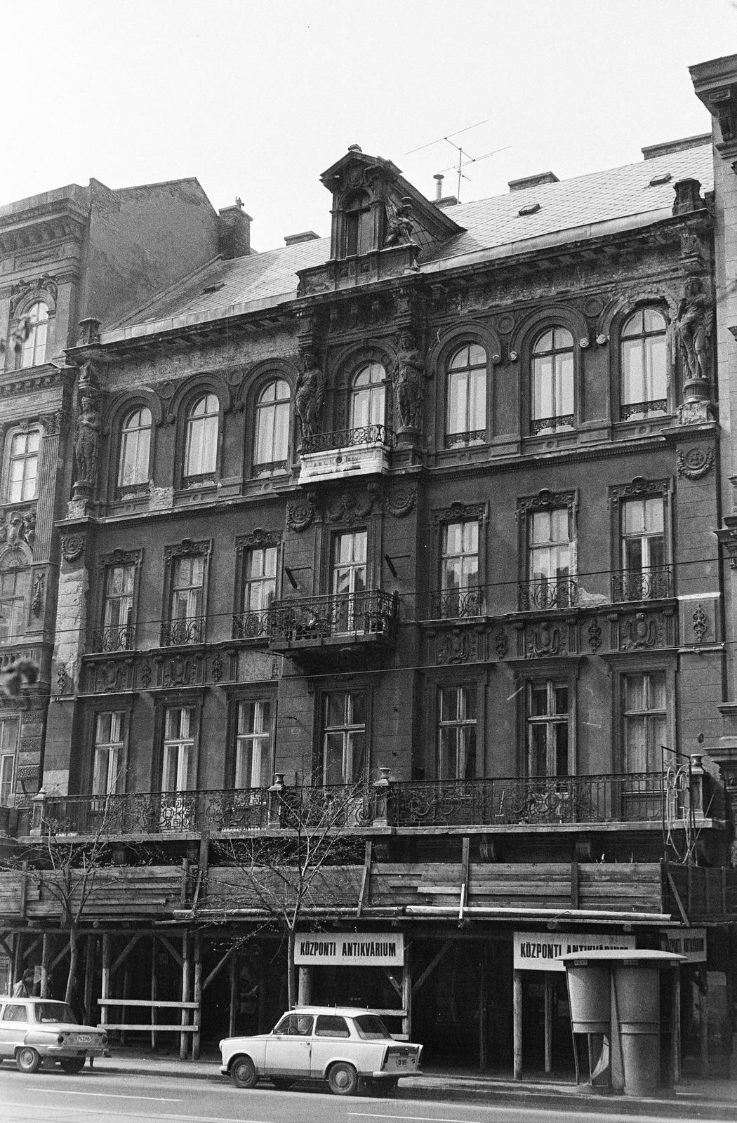 Hungary, Budapest V., Múzeum körút, szemben a 15. számú ház., 1977, Mezei Attila, Budapest, Fortepan #293320