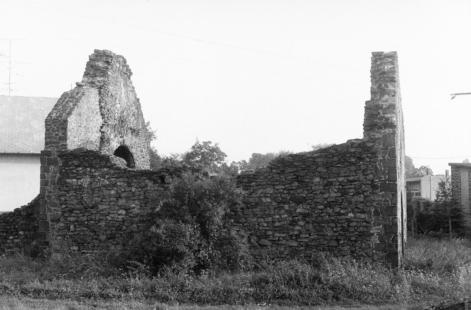 Hungary,Lake Balaton, Révfülöp, fülöpi templomrom., 1982, Mezei Attila, Fortepan #293369