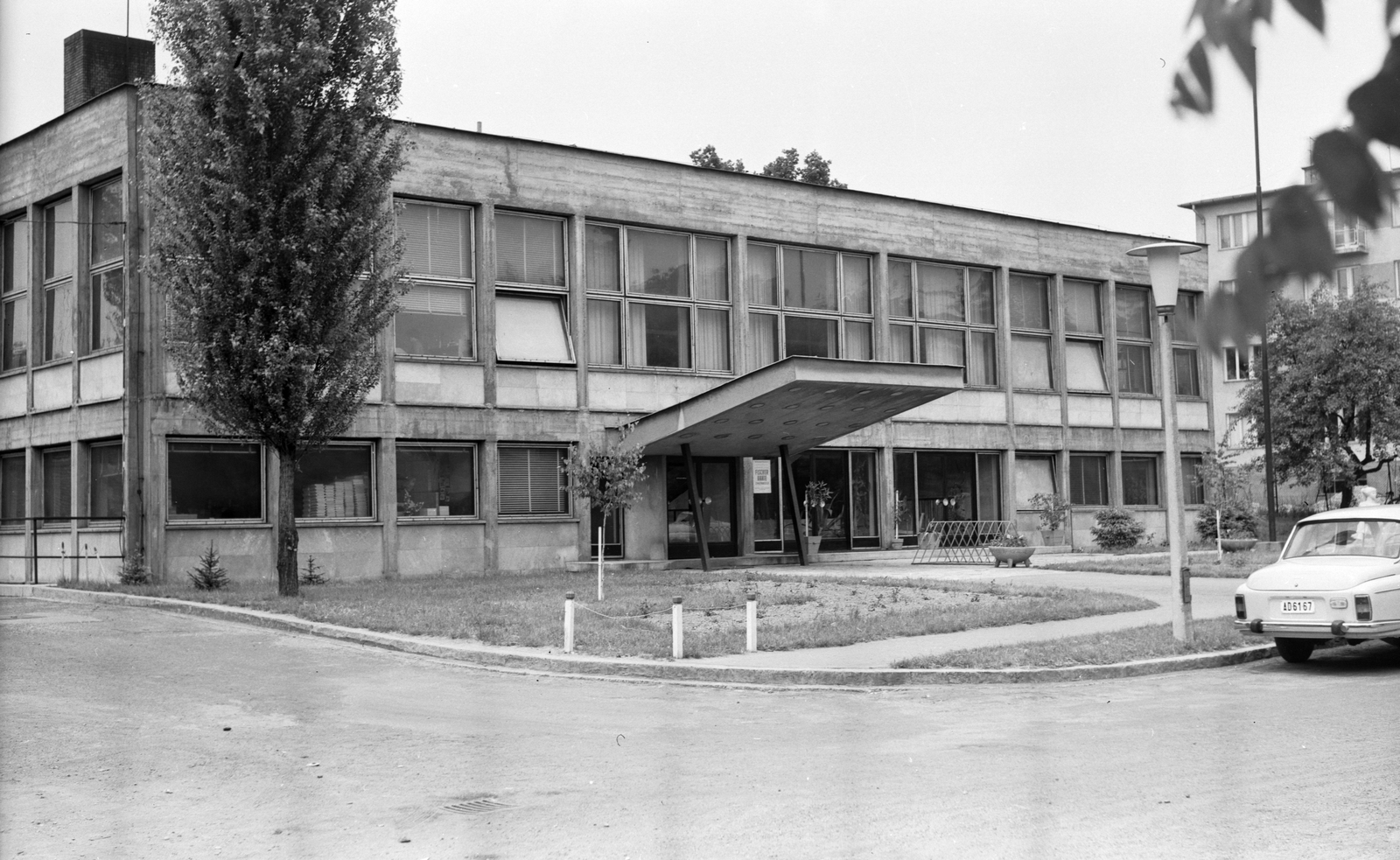 Hungary, Kaposvár, Csokonai Vitéz Mihály utca 4., Megyei és Városi Könyvtár., 1968, Építésügyi Dokumentációs és Információs Központ, VÁTI, number plate, Fortepan #29338
