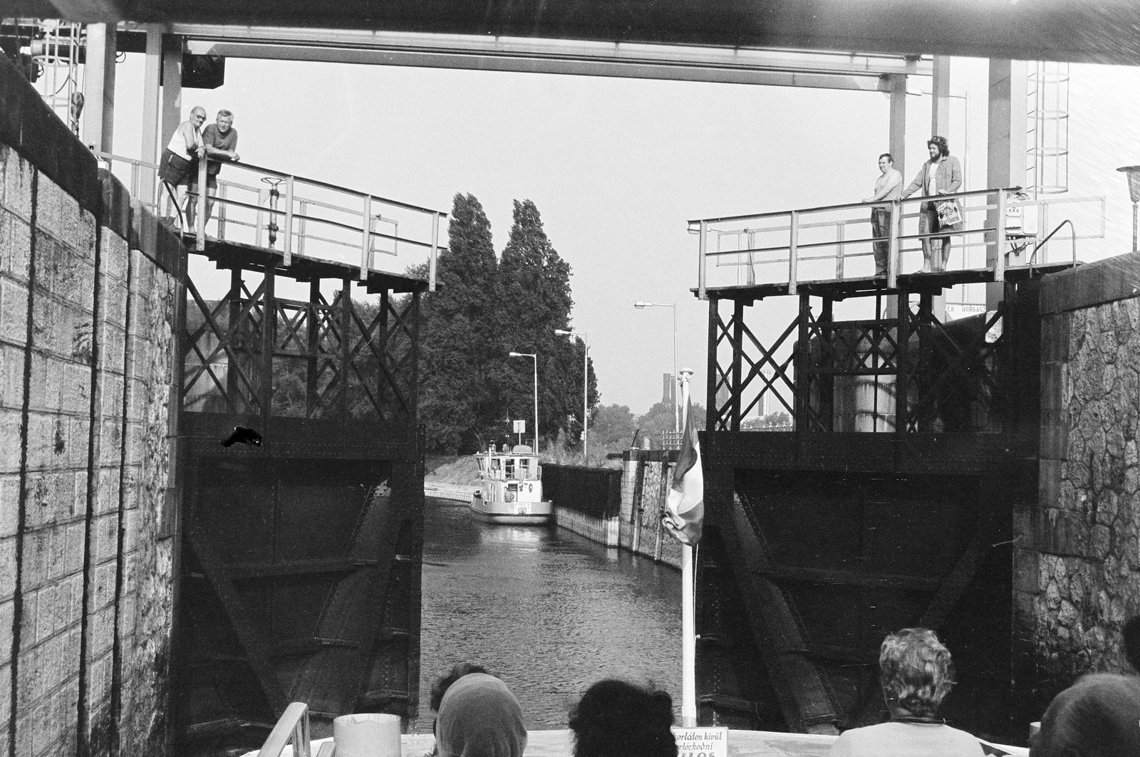 Hungary, Budapest IX.,Budapest XXI., Ráckevei (Soroksári)-Duna, Kvassay hajózó-zsilip., 1982, Mezei Attila, Budapest, Fortepan #293402