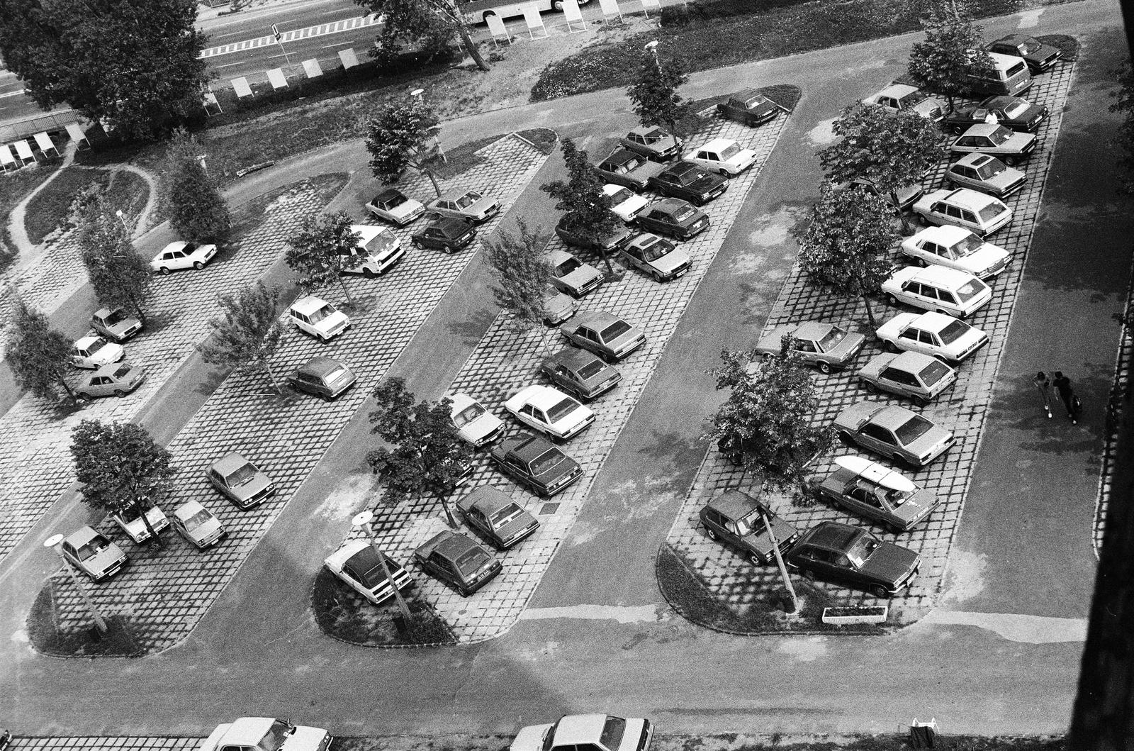 Magyarország, Balatonfüred, a Hotel Marina parkolója., 1982, Mezei Attila, Léczfalvi, parkoló, felülnézet, Fortepan #293407