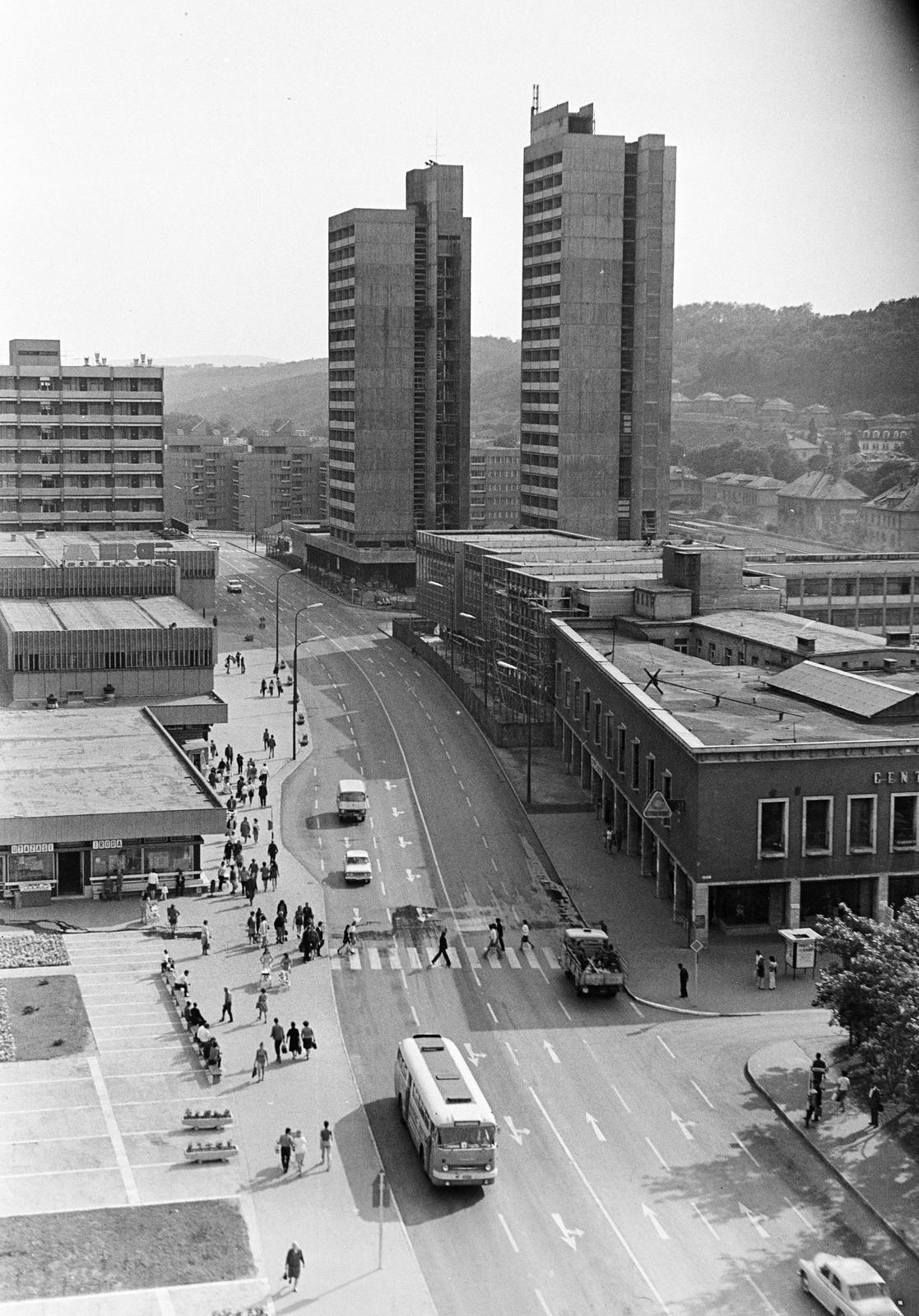 Hungary, Salgótarján, a városközpont a Karancs szállóból nézve., 1975, Mezei Attila, Fortepan #293437