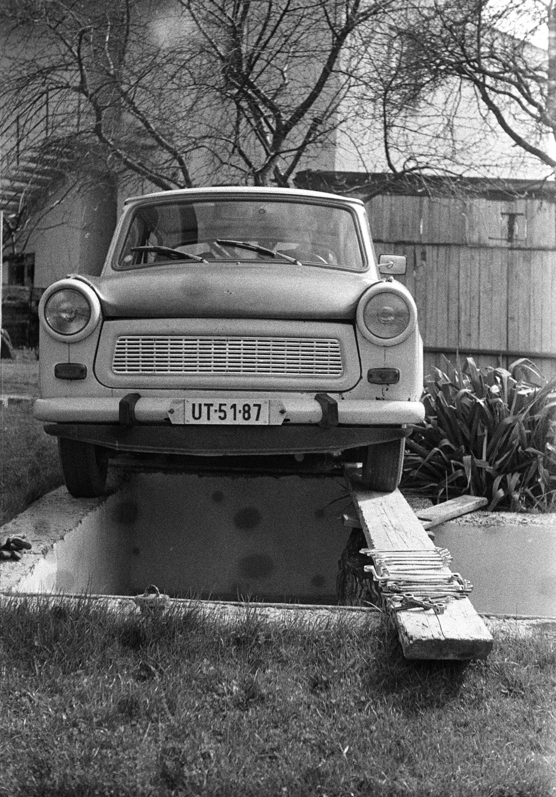 1976, Kárpát Vilmos, car repair, Trabant-brand, number plate, Fortepan #293520