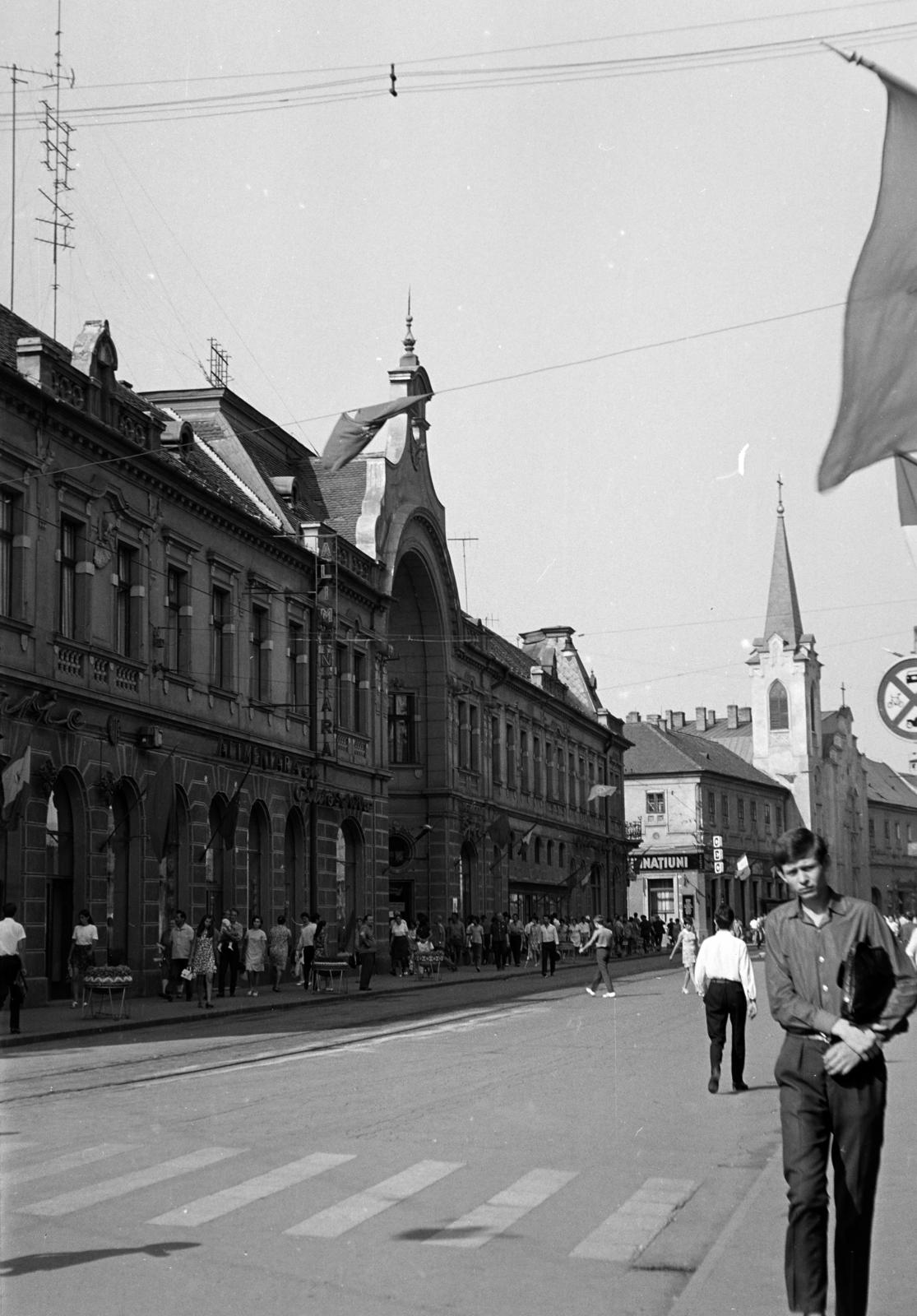 Romania,Transylvania, Oradea, Bulevardul Republicii (Rákóczi út), Szent Anna-templom., 1966, Kárpát Vilmos, Fortepan #293532