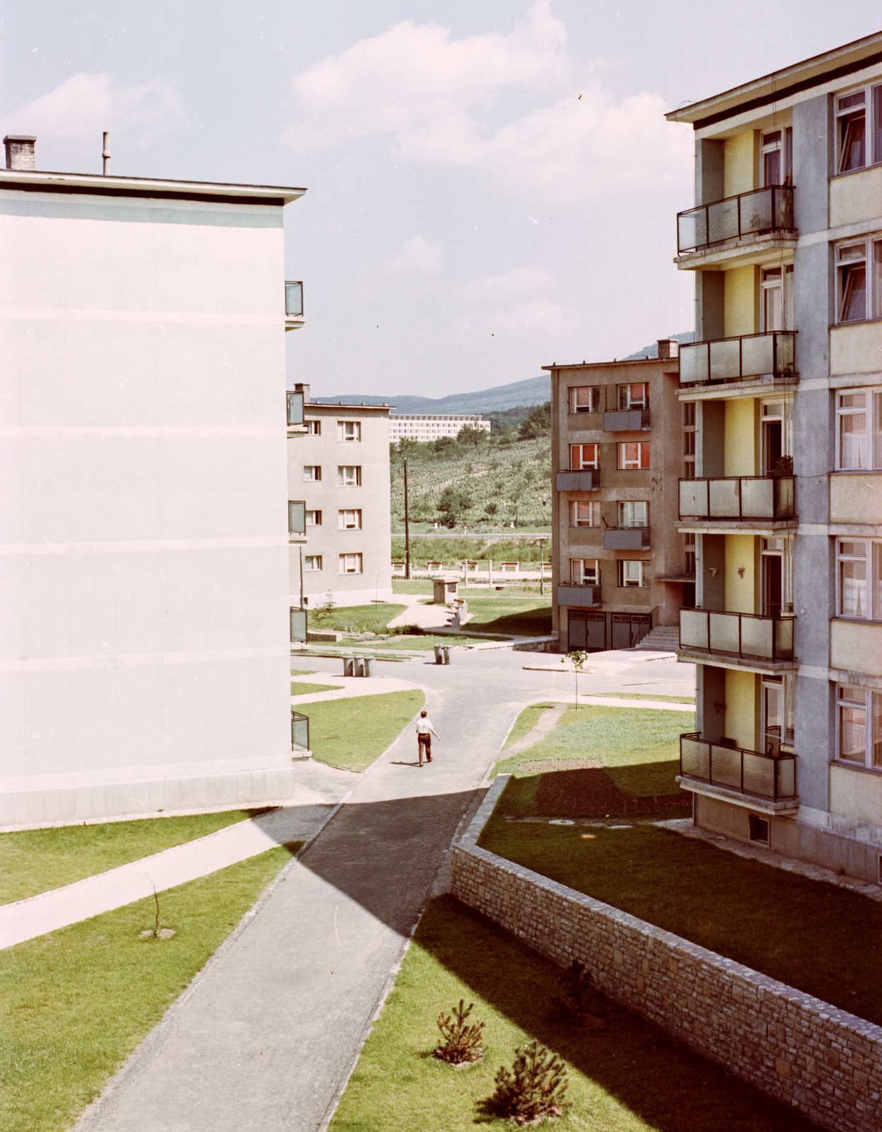 Magyarország, Tatabánya, Újvárosi lakótelep, Kós Károly utcai házak., 1965, Építésügyi Dokumentációs és Információs Központ, VÁTI, színes, Fortepan #29356