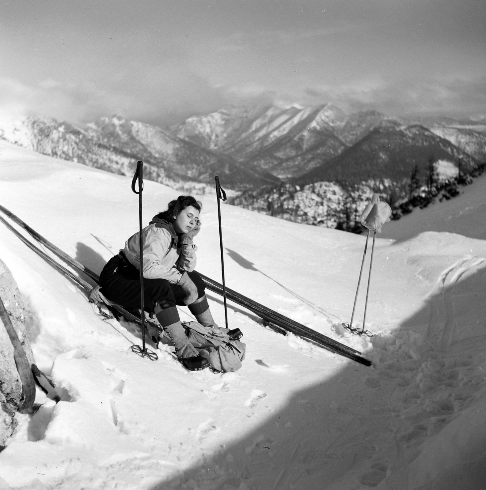 1936, Akácos Sándor, képarány: négyzetes, pihenés, síléc, síbot, Fortepan #293587