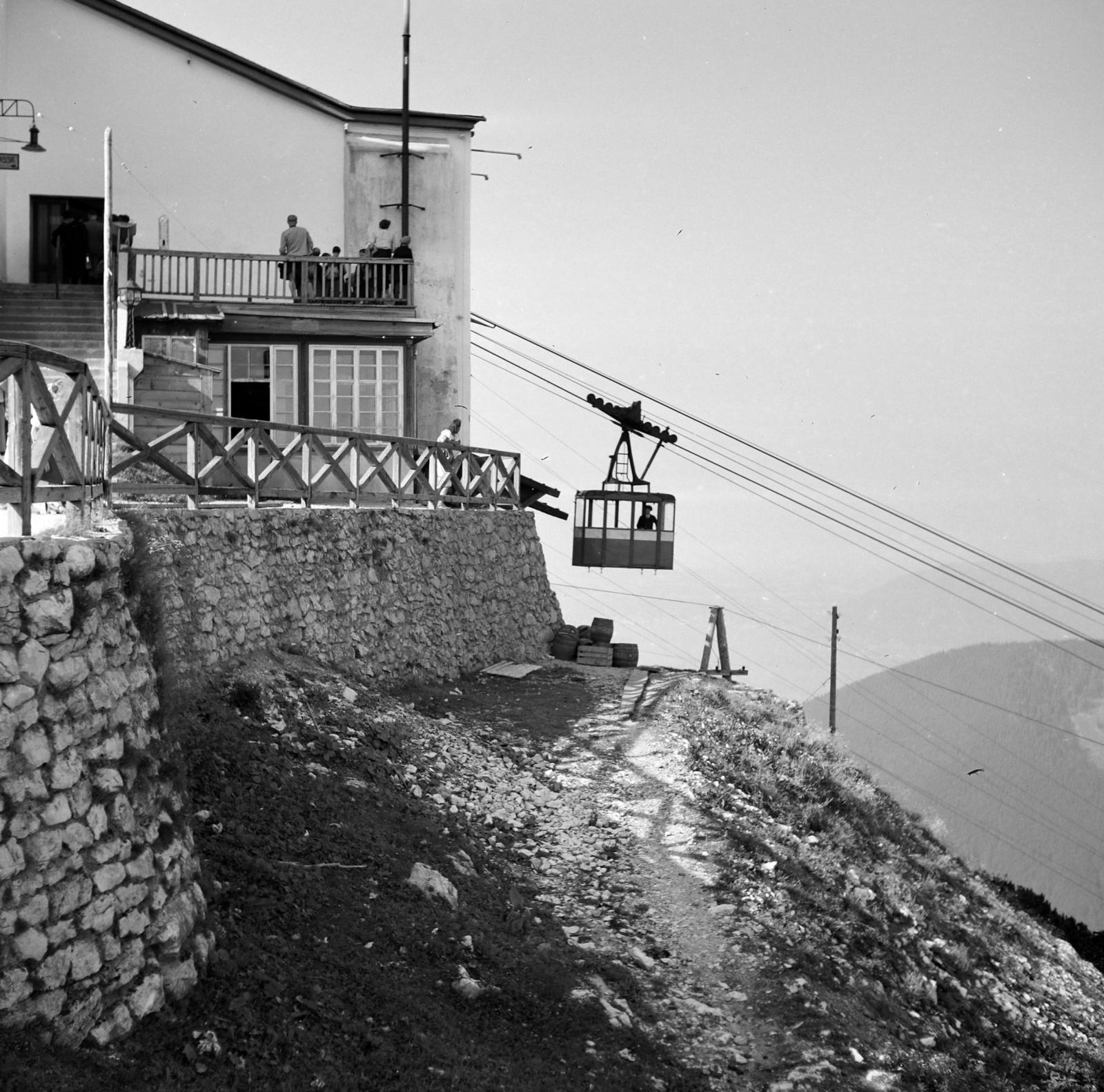 Austria, (ekkor Ebensee), a Feuerkogel csúcsára felvezető kabinos kötélpálya (Feuerkogelseilbahn) felső végállomása., 1936, Akácos Sándor, Fortepan #293596