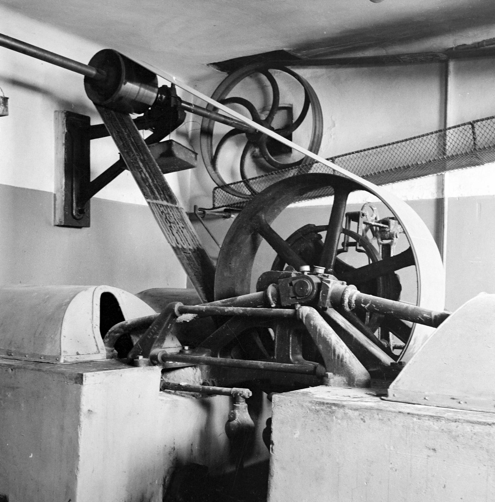 1936, Akácos Sándor, photo aspect ratio: square, belt drive, Fortepan #293635