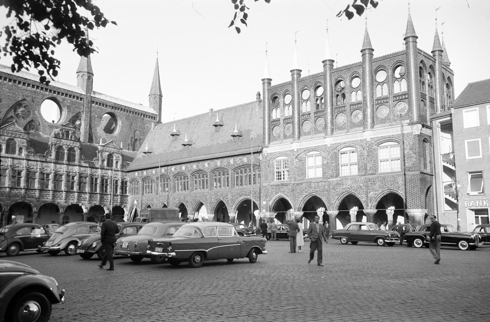 Németország, Lübeck, Markt, szemben a Rathaus., 1958, Fortepan/Album089, Fortepan #293682