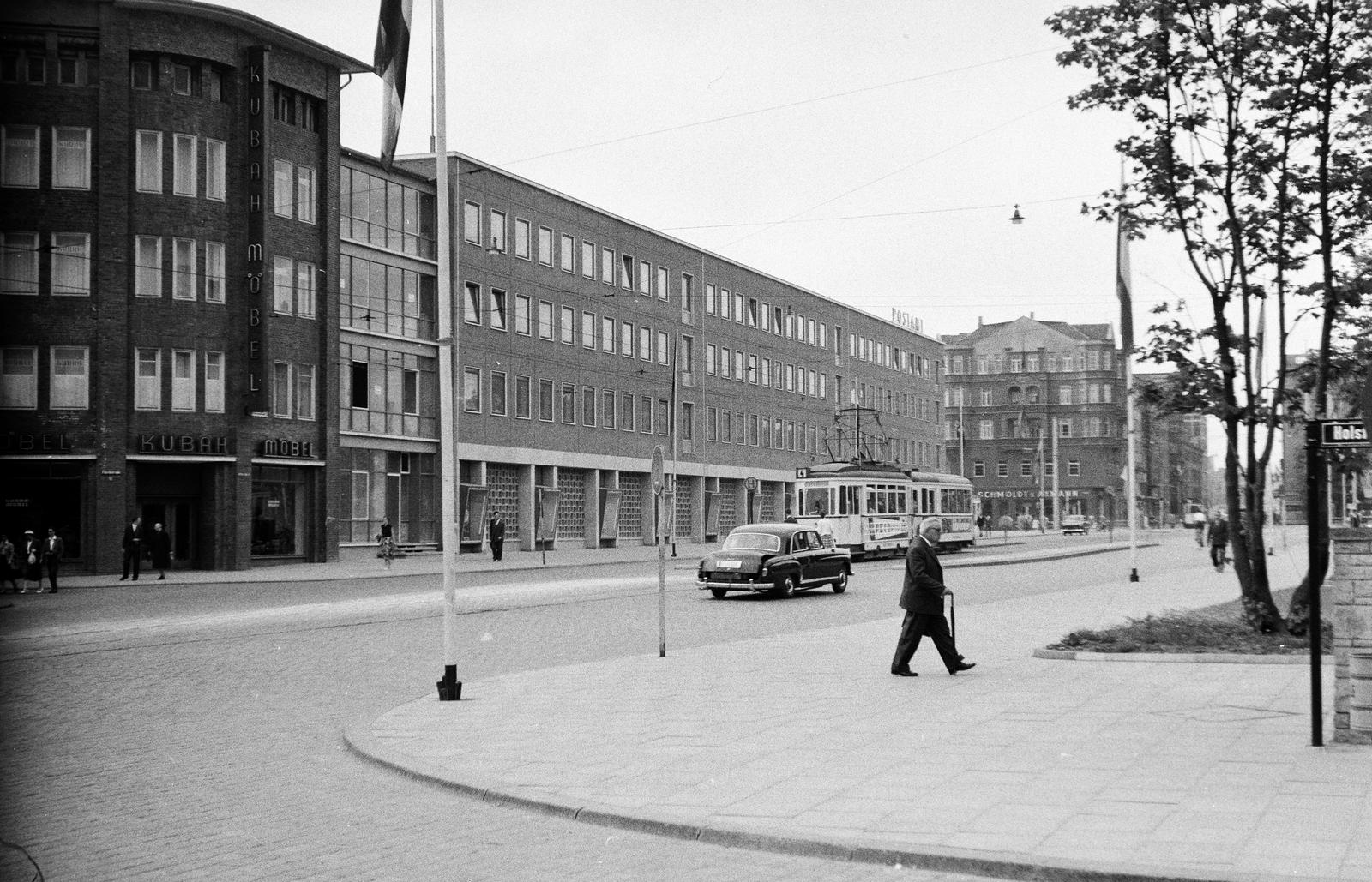 Németország, Kiel, Andreas-Gayk-Straße, középen a Postahivatal (Postamt)., 1958, Fortepan/Album089, Fortepan #293685