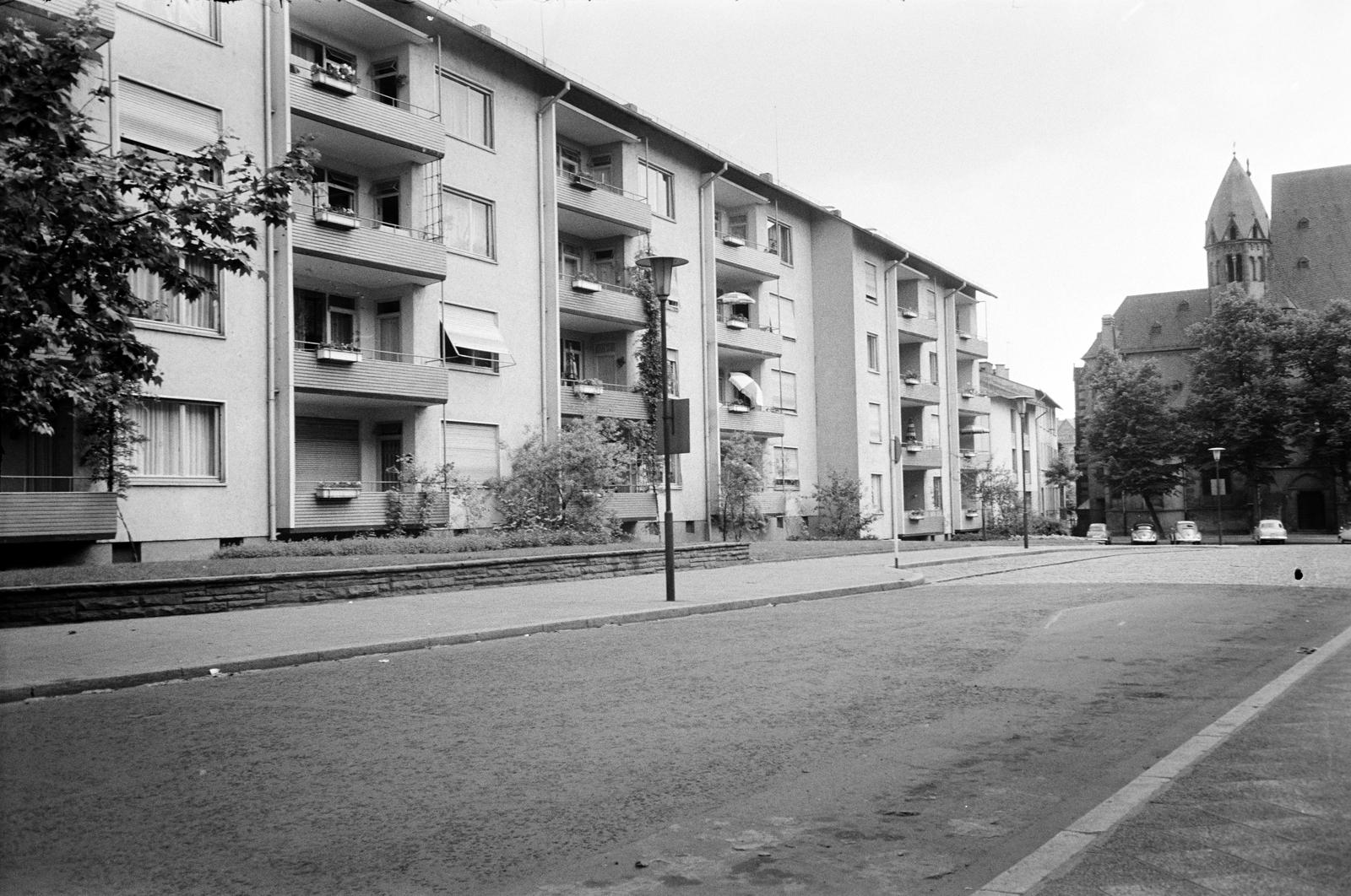 Germany, Frankfurt am Main, Buchgasse, jobbra szemben a Leonhardskirche / Sankt Leonhard., 1958, Fortepan/Album089, Fortepan #293698