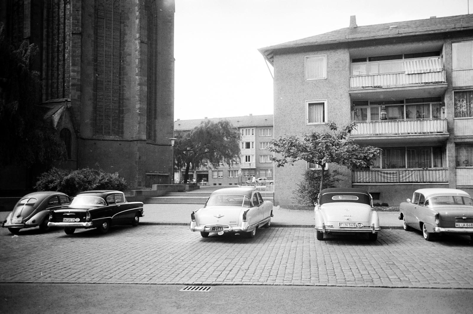 Germany, Frankfurt am Main, balra a Kaiserdom St. Bartholomäus, jobbra a Weckmarkt 4. számú ház., 1958, Fortepan/Album089, Fortepan #293704