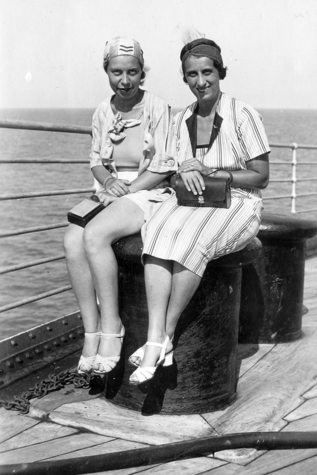 Augustus olasz óceánjáró., 1935, Szávoszt-Vass Dániel, ship, cruise ship, sitting, mooring bollard, striped dress, Fortepan #29377