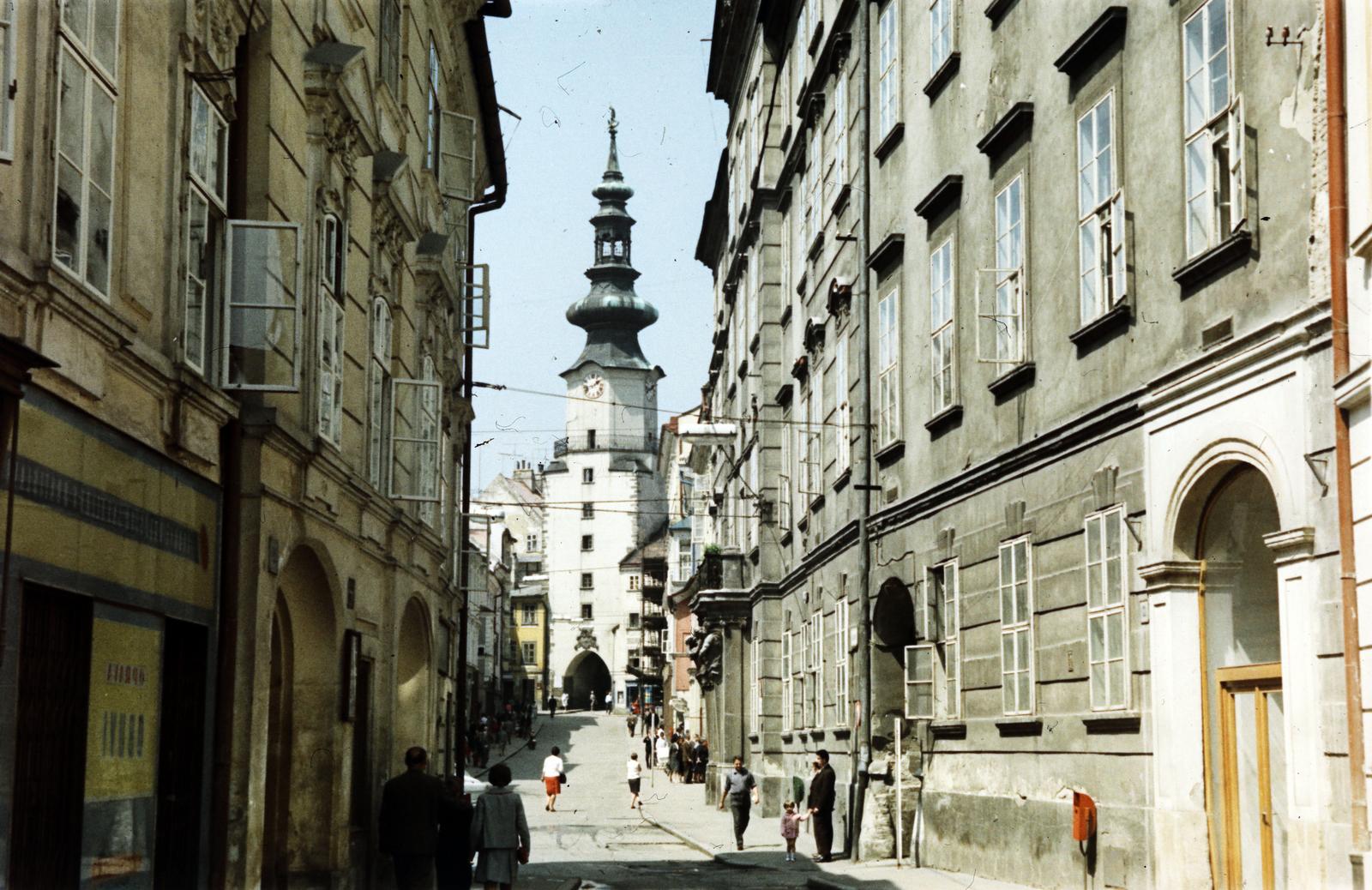 Slovakia, Bratislava, Mihály utca (Michalská ulica), szemben a Mihály-kapu (Michalská brána)., 1967, Fortepan/Album100, Fortepan #293809
