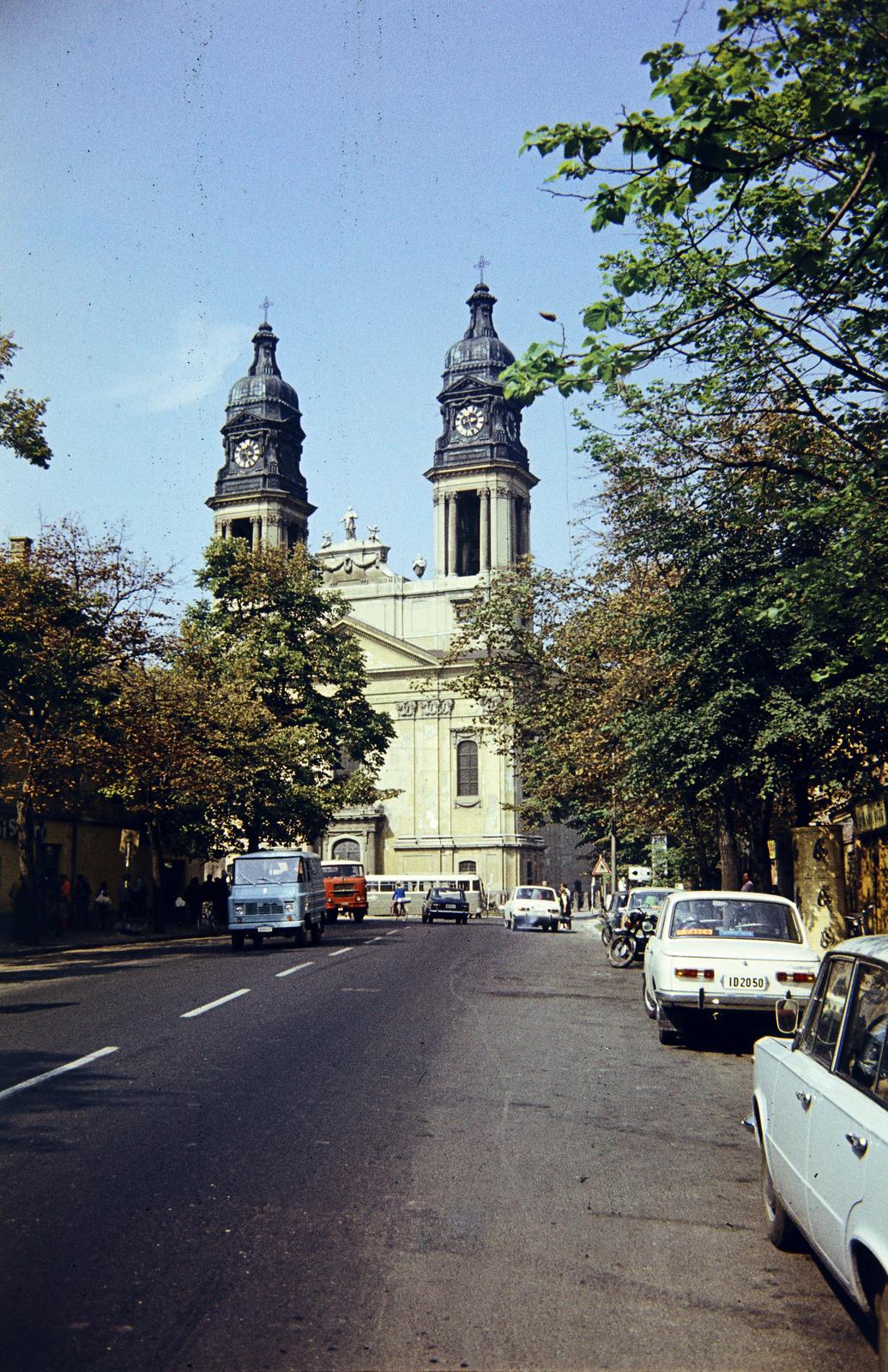 Magyarország, Pápa, Fő utca, szemben a Nagytemplom., 1974, Benedek Tamás, Fortepan #293842