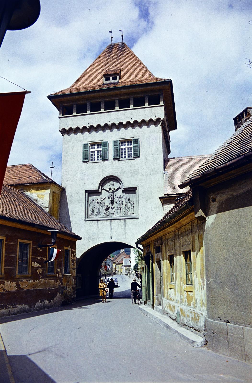 Hungary, Kőszeg, Városház utca, szemben a Hősök kapuja, mögötte a Jurisics tér., 1974, Benedek Tamás, Fortepan #293869