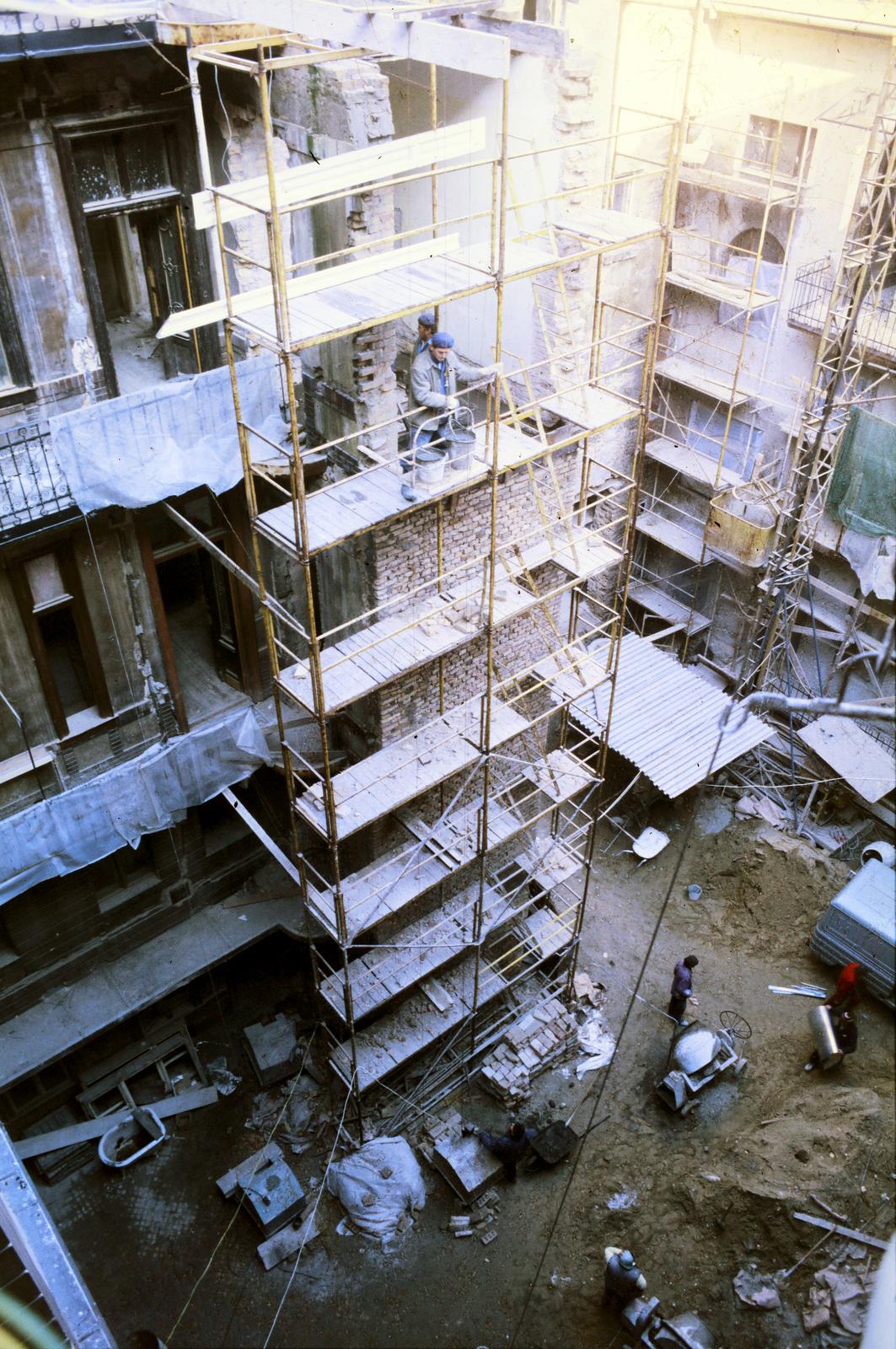 Hungary, Budapest VII., Wesselényi utca-Nagydiófa utca-Klauzál tér-Nyár utca által határolt tömb átépítése., 1987, Budaházi László, Budapest, Fortepan #293895