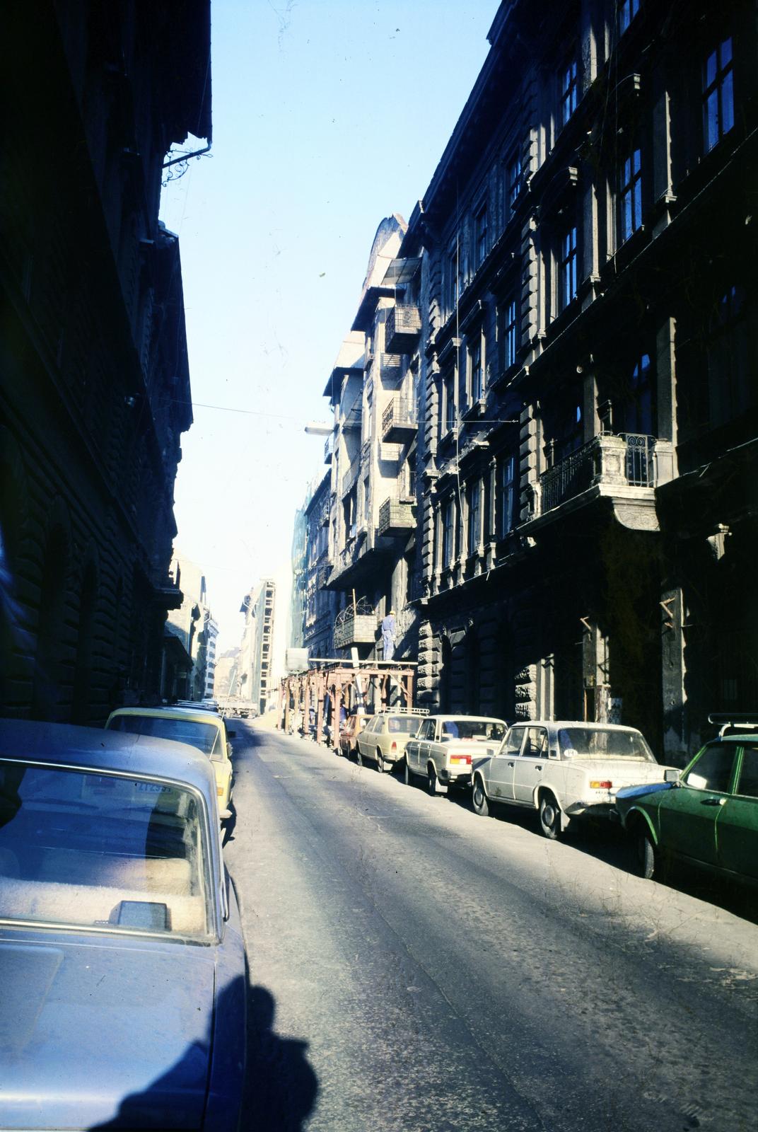 Magyarország, Budapest VII., Nagy Diófa utca, túloldalon a 3-as számú ház, a felvétel a Dohány utca sarkánál készült., 1987, Budaházi László, Budapest, Fortepan #293897
