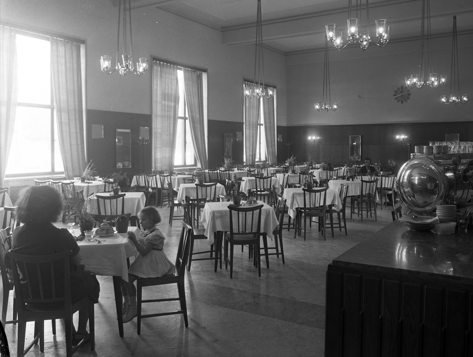 Hungary, Győr, vasútállomás, étterem., 1958, UVATERV, hospitality, restaurant, railway station buffet, coffee maker, train station, reinforced concrete slab, Fortepan #2939