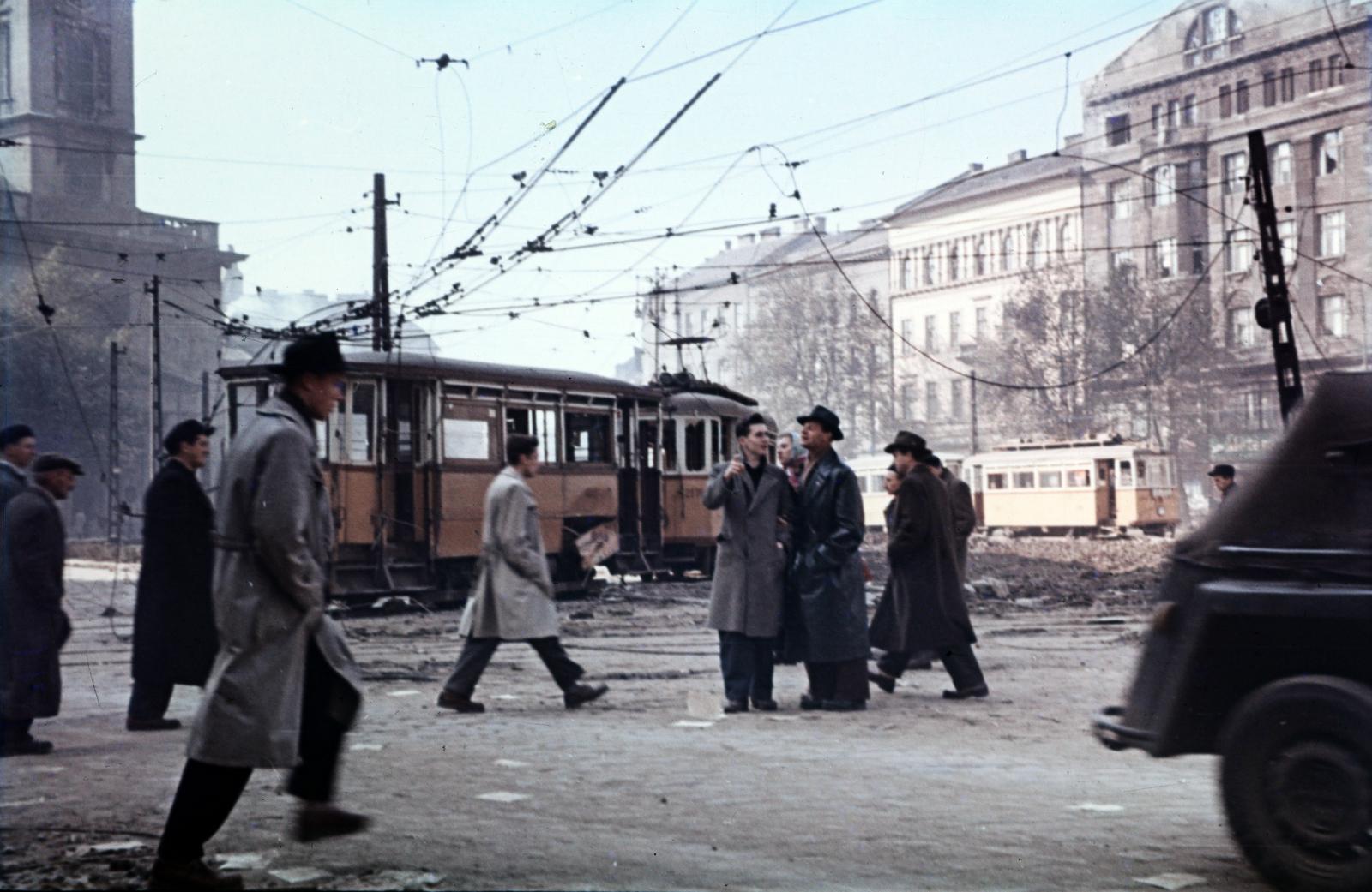 Hungary, Budapest VIII.,Budapest V.,Budapest IX., Kálvin tér, balra a református templom., 1956, Varga Béla dr., pedestrian, tram, Budapest, protestant, colorful, Fortepan #293940