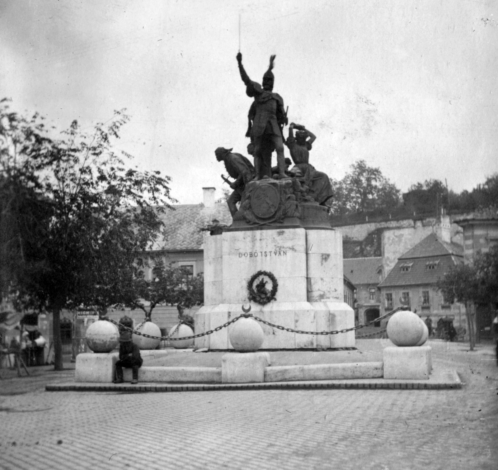 Hungary, Eger, Dobó István (Kossuth) tér, Dobó István szobra (Stróbl Alajos, 1907)., 1930, Szávoszt-Vass Dániel, sculpture, monument, street view, István Dobó-portrayal, Fortepan #29410