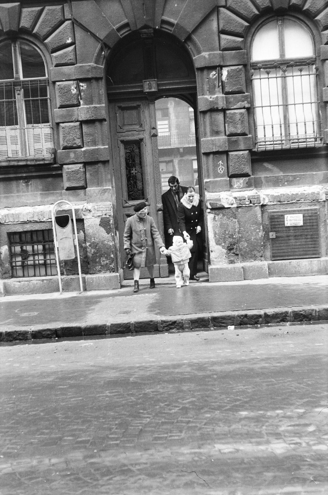 Hungary, Budapest VII., Barcsay utca, a 8-as számú ház kapuja., 1969, Fortepan/Album091, Budapest, Fortepan #294101