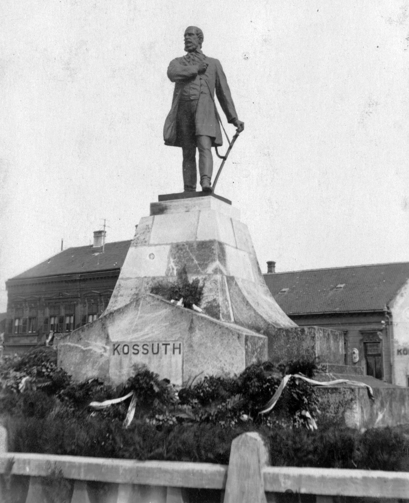 Hungary, Békéscsaba, Kossuth tér, Kossuth szobor., 1930, Szávoszt-Vass Dániel, sculpture, monument, Lajos Kossuth-portrayal, Fortepan #29415