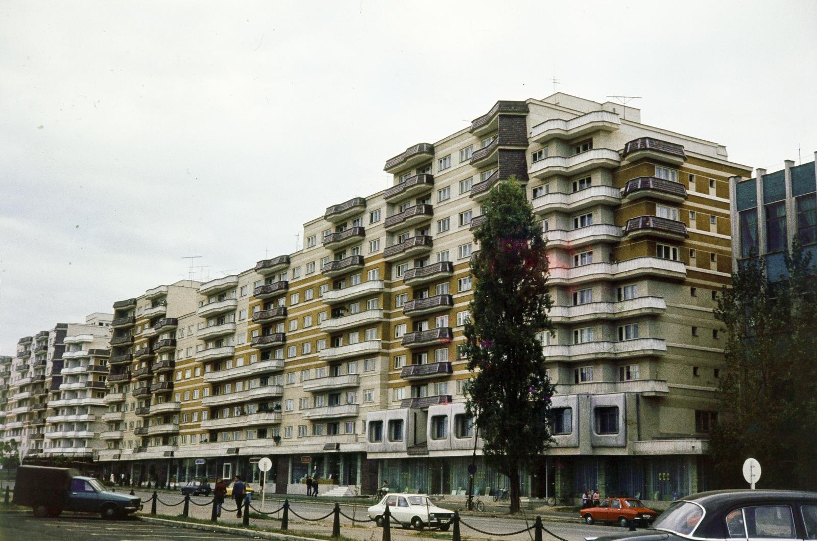 Romania,Transylvania, Baia Mare, Bulevardul Unirii, szemben a 12-es számú ház., 1980, Kristek Pál, modern architecture, colorful, Fortepan #294174