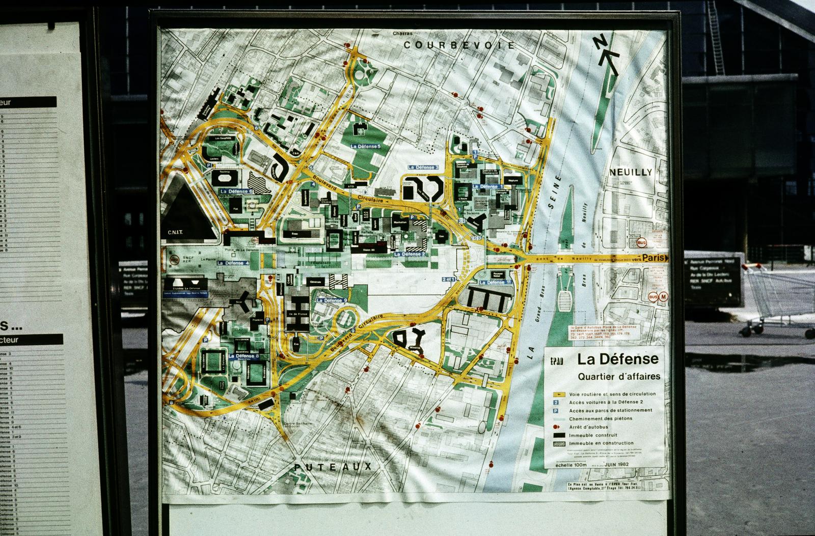 Franciaország, Courbevoie,Puteaux, a Párizs elővárosában találhat La Défense üzleti központ térképe., 1982, Kristek Pál, színes, Fortepan #294178