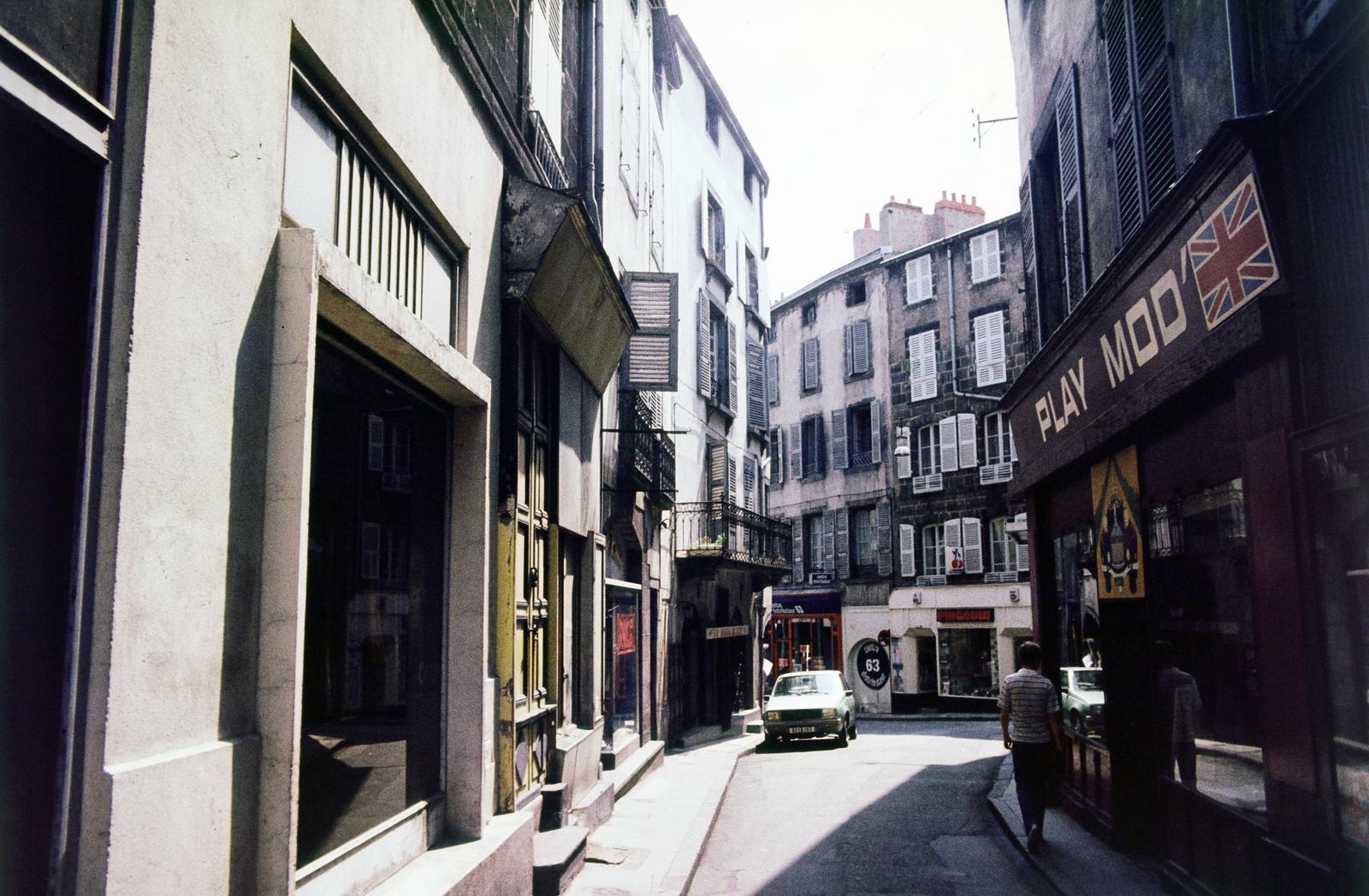 France, Clermont-Ferrand, Rue Massillon, a szemközti háztól jobbra található a Rue de la Treille., 1980, Kristek Pál, Fortepan #294182