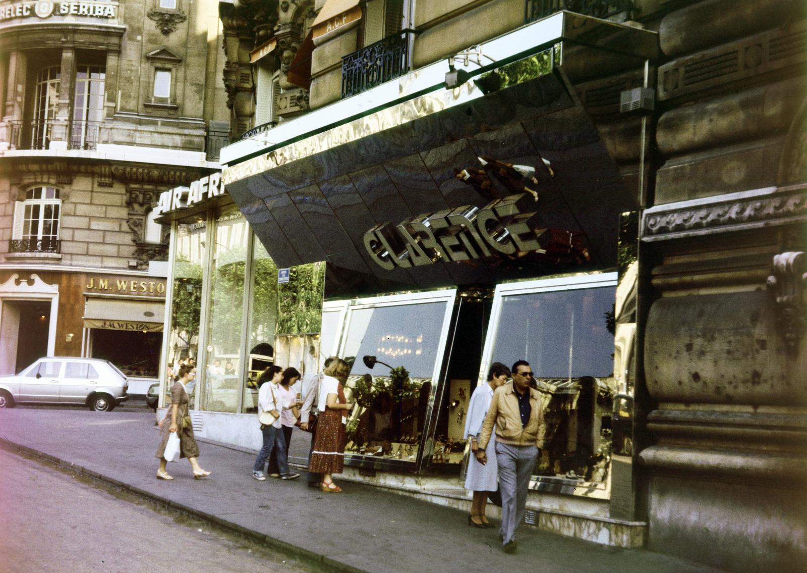 Franciaország, Párizs, Avenue des Champs-Élysées, háttérben a Rue Washington torkolata., 1983, Kristek Pál, Fortepan #294183