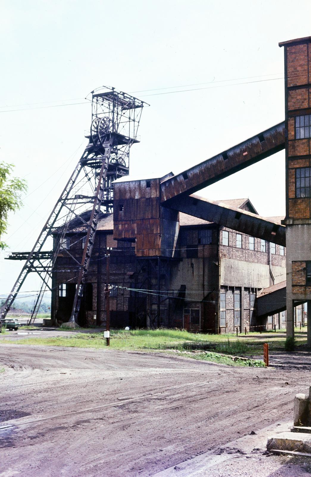 Franciaország, Saint-Éloy-les-Mines, a Szent József-tárna a mai Rue du Puits Saint-Joseph környékén., 1974, Kristek Pál, Fortepan #294191