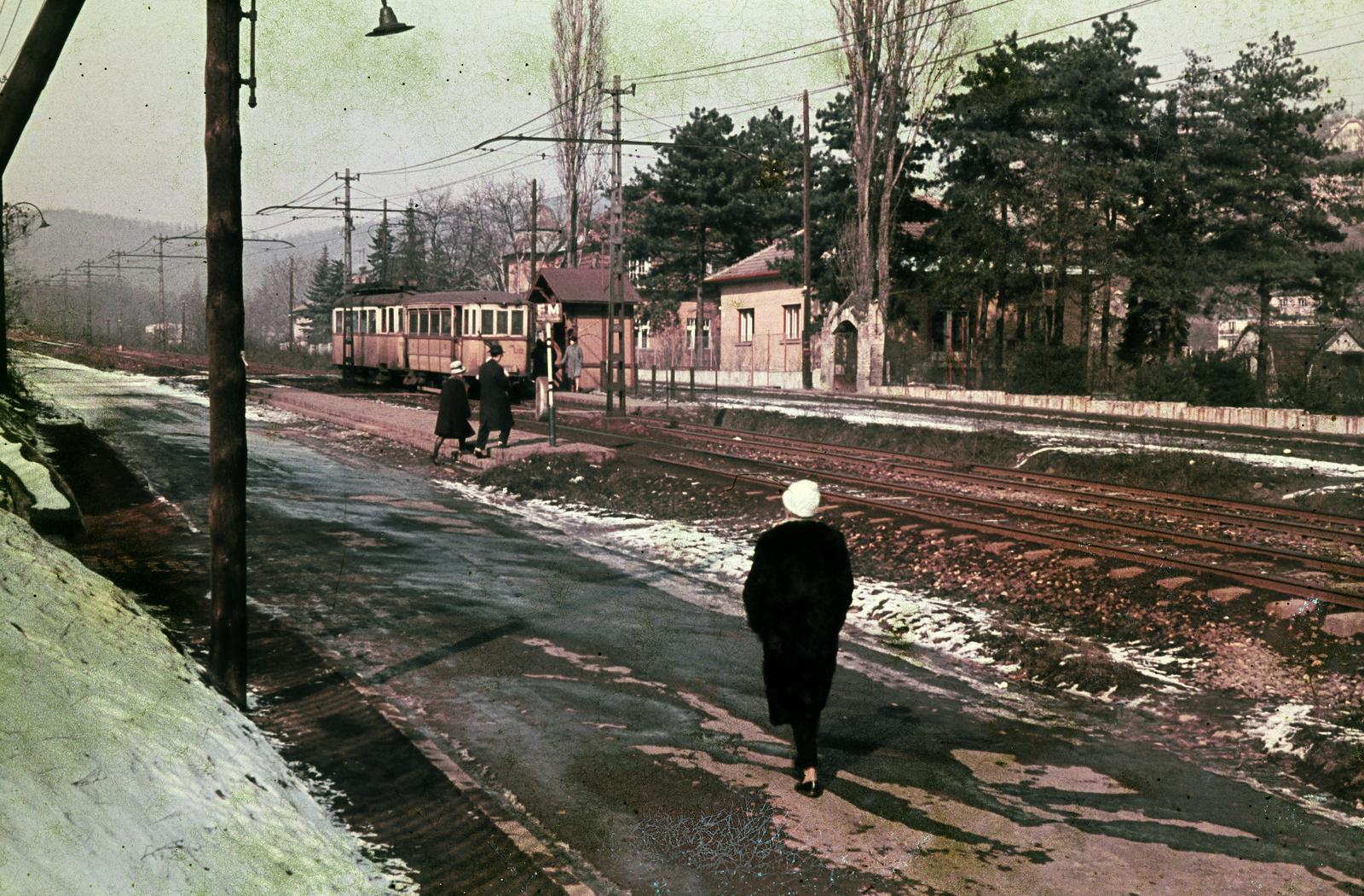 Hungary, Budapest II., Versec sor, az 56-os villamos sínpályájának túloldalán a Zuhatag sor., 1963, Kristek Pál, Budapest, Fortepan #294199