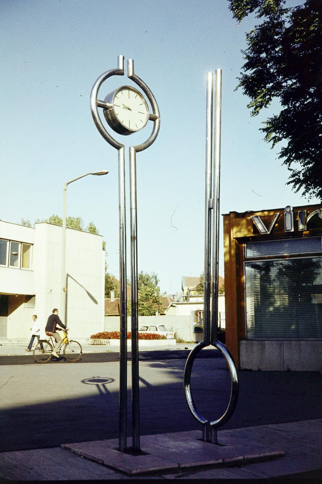 1980, Kristek Pál, colorful, public clock, Fortepan #294201