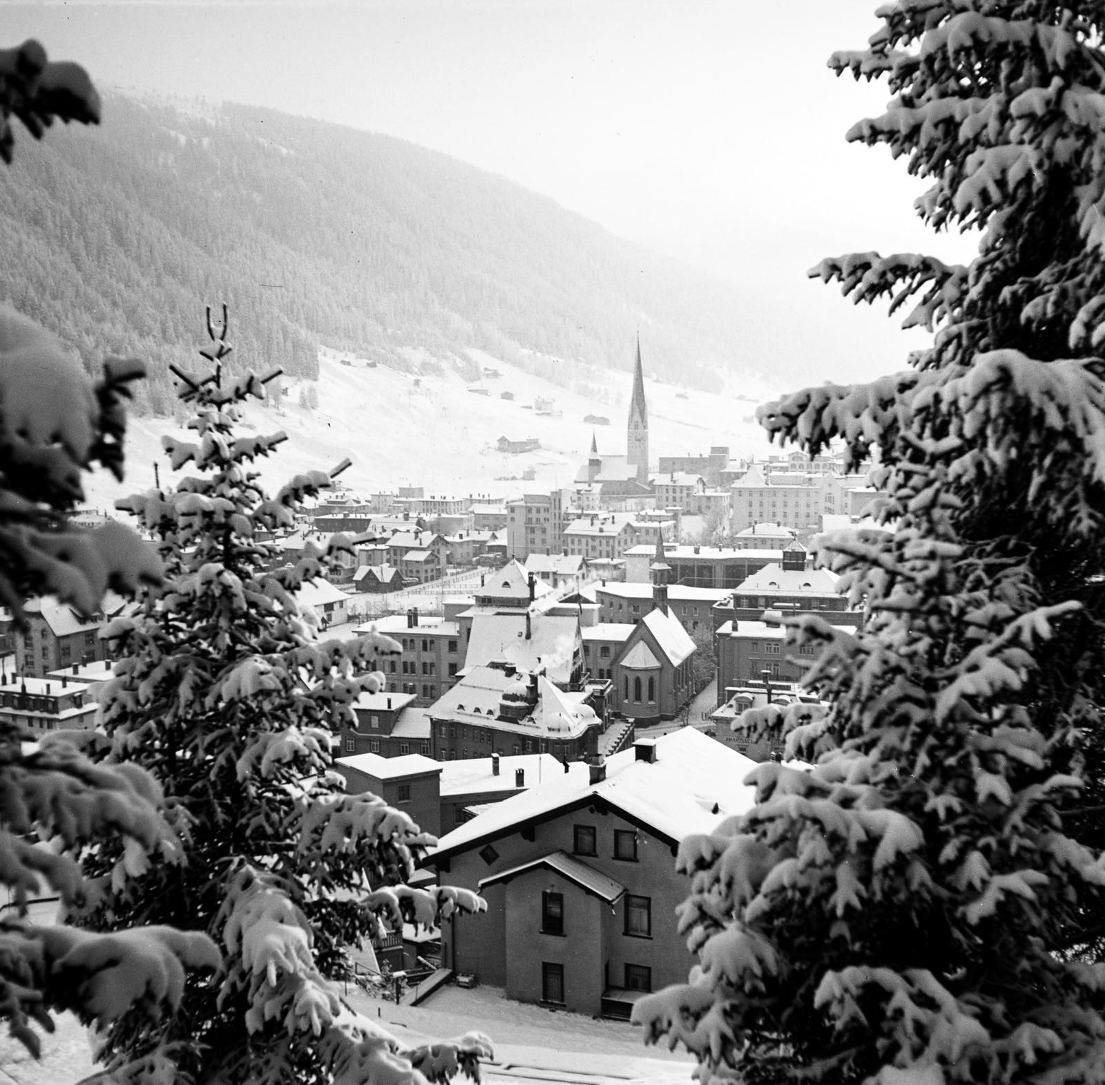 Switzerland, Davos, a város látképe, középen a Szent János-templom (Kirche St. Johann)., 1937, Molnár Csaba, Fortepan #294254