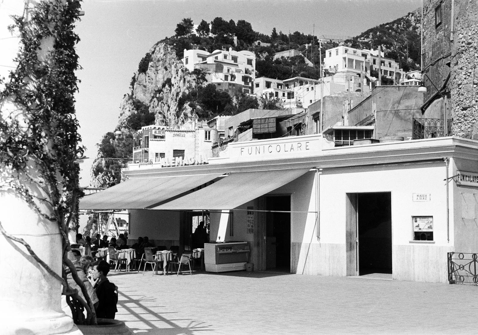 Italy, Capri, Piazza Umberto I (Piazzetta), a kábelvasút felső végállomása., 1963, Patat Bence, capri, Fortepan #294300