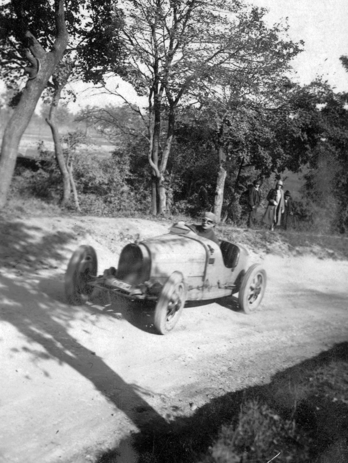 Magyarország, Budapest XII., Herceg Esterházy Antal Bugatti versenyautóval a KMAC kilencedik hegyiversenyének résztvevője, az 1928-as svábhegyi verseny edzésén., 1928, Szávoszt-Vass Dániel, francia gyártmány, autóverseny, Bugatti-márka, Budapest, Fortepan #29432