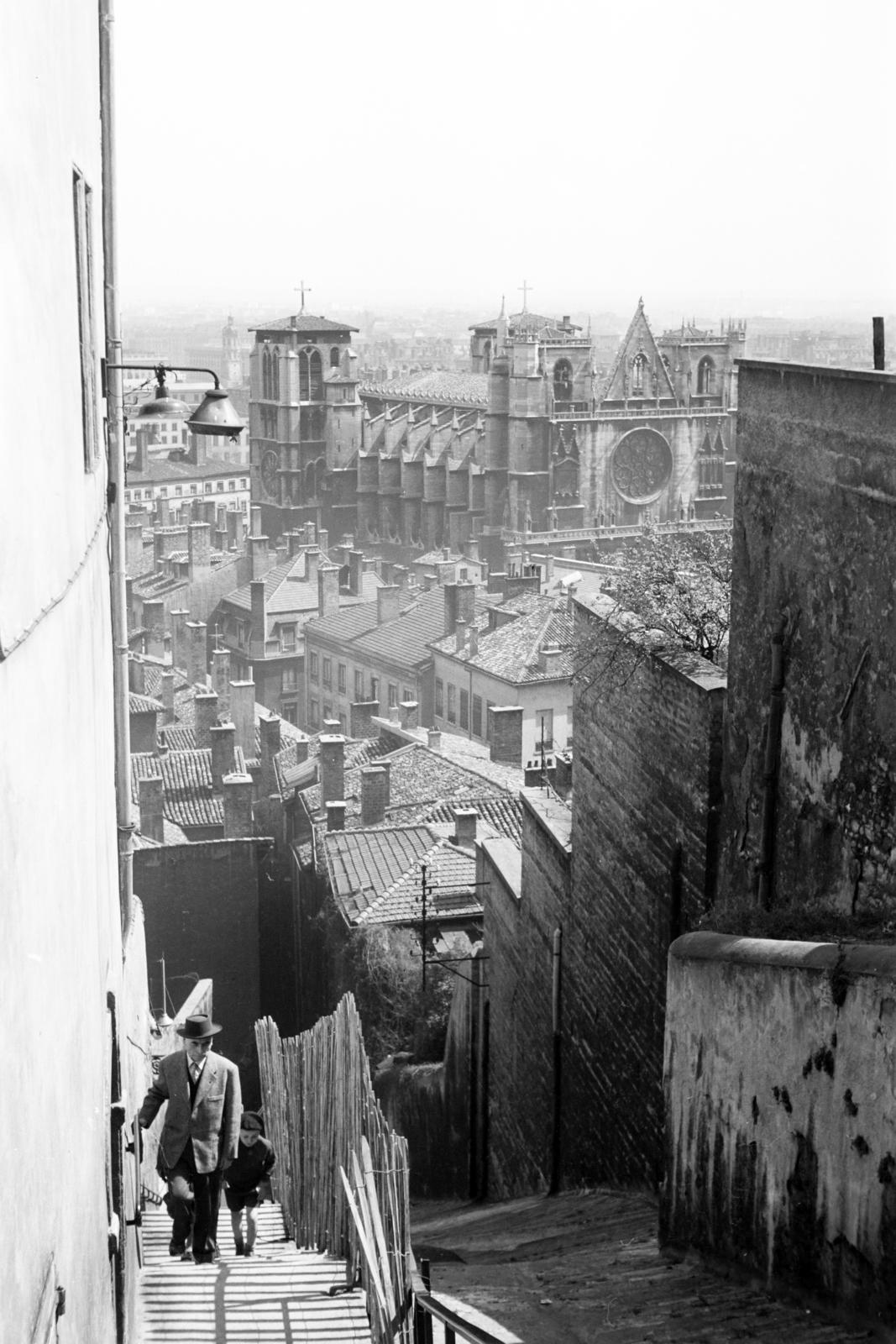 France, Lyon, kilátás a Montée des Chazeaux felől a Keresztelő Szent János-székesegyház felé., 1958, Varga Péter, Fortepan #294334