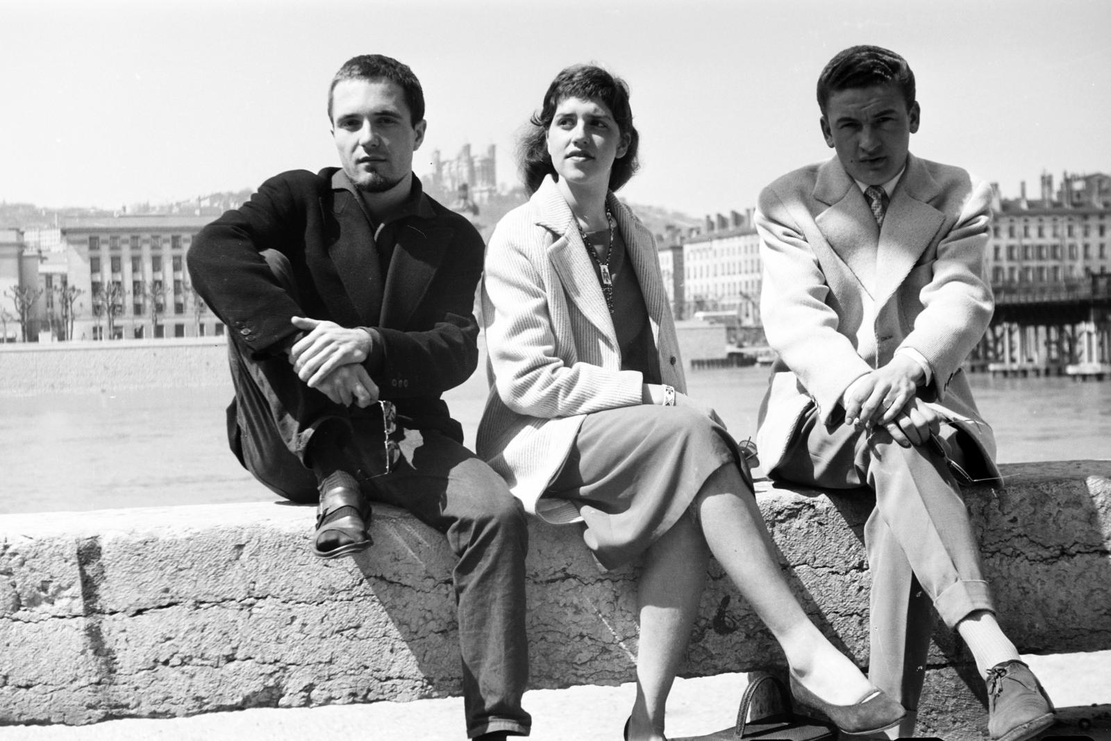 Franciaország, Lyon, Quai Claude Bernard, háttérben a dombon a Notre-Dame de Fourvière bazilika., 1958, Varga Péter, Fortepan #294335