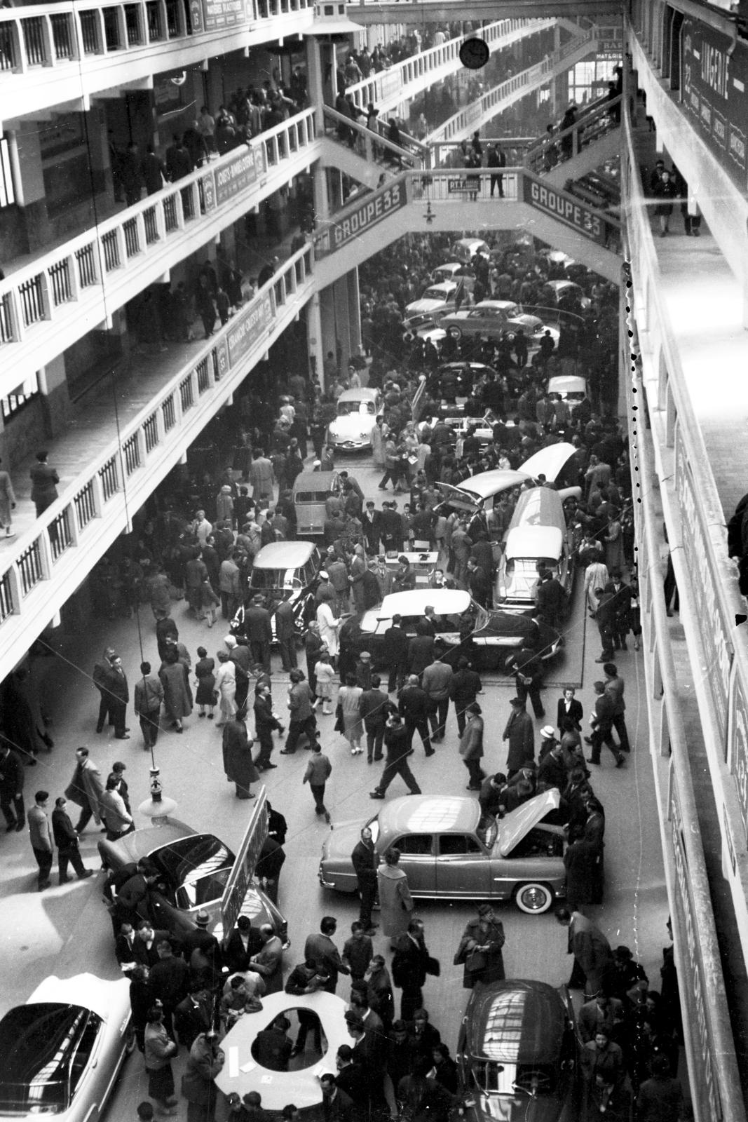 France, Lyon, Palais de la Foire, a nemzetközi vásár autókiállítása., 1958, Varga Péter, exhibition, automobile, Fortepan #294336