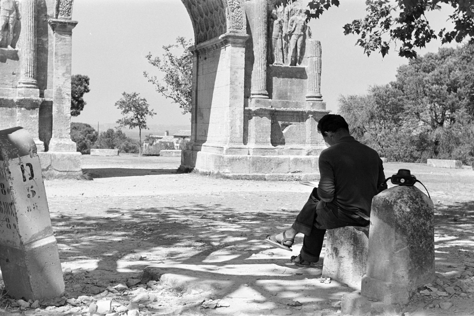 France, Saint-Rémy-de-Provence, a római kori Glanum város maradványai, diadalív., 1958, Varga Péter, camera, triumphal arch, Fortepan #294341