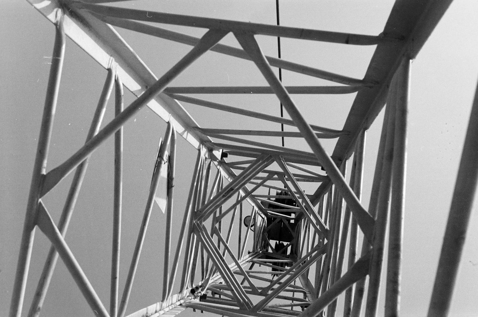 Switzerland, Morges, az A1-es autópálya építése a Chemin de Rosemont környékén., 1961, Varga Péter, truss bridge, geometry, bottom view, Fortepan #294465