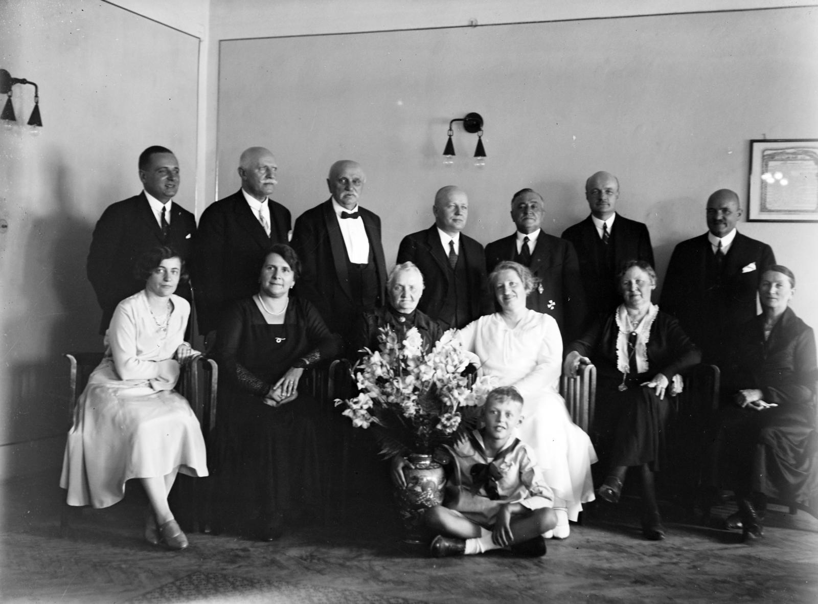 1922, Urbánné dr. Lux Judit, Lux Gyula, család, ünneplő ruha, virágcsokor, váza, generációk, Fortepan #294552
