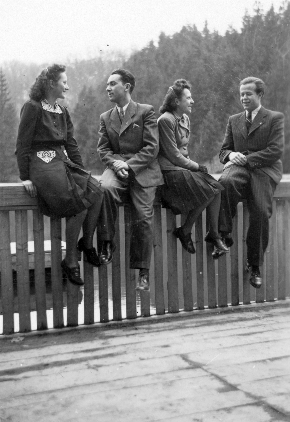 1940, Gál László, railing, tableau, women, men, sitting on a handrail, Fortepan #29457