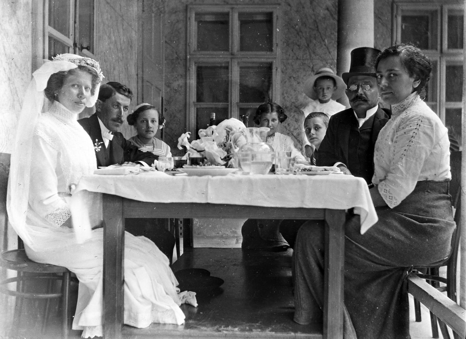 1913, Urbánné dr. Lux Judit, table, bride, family, Fortepan #294575