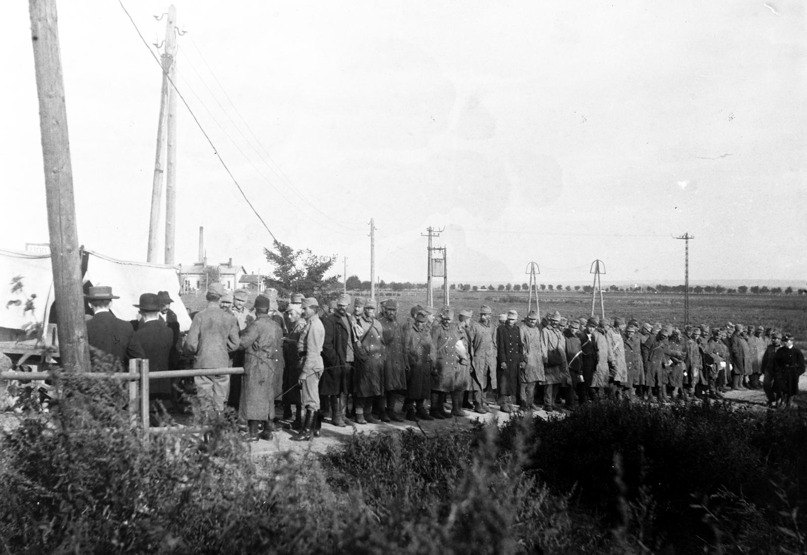 1916, Urbánné dr. Lux Judit, Lux Gyula, sorakozó, katona, Fortepan #294582