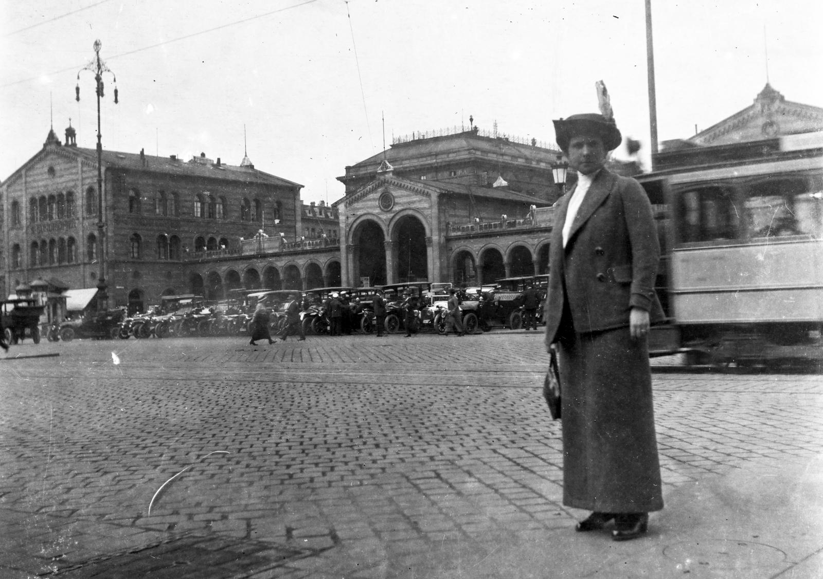 Germany, Munich, főpályaudvar (Hauptbahnhof)., 1915, Urbánné dr. Lux Judit, automobile, car park, Fortepan #294587